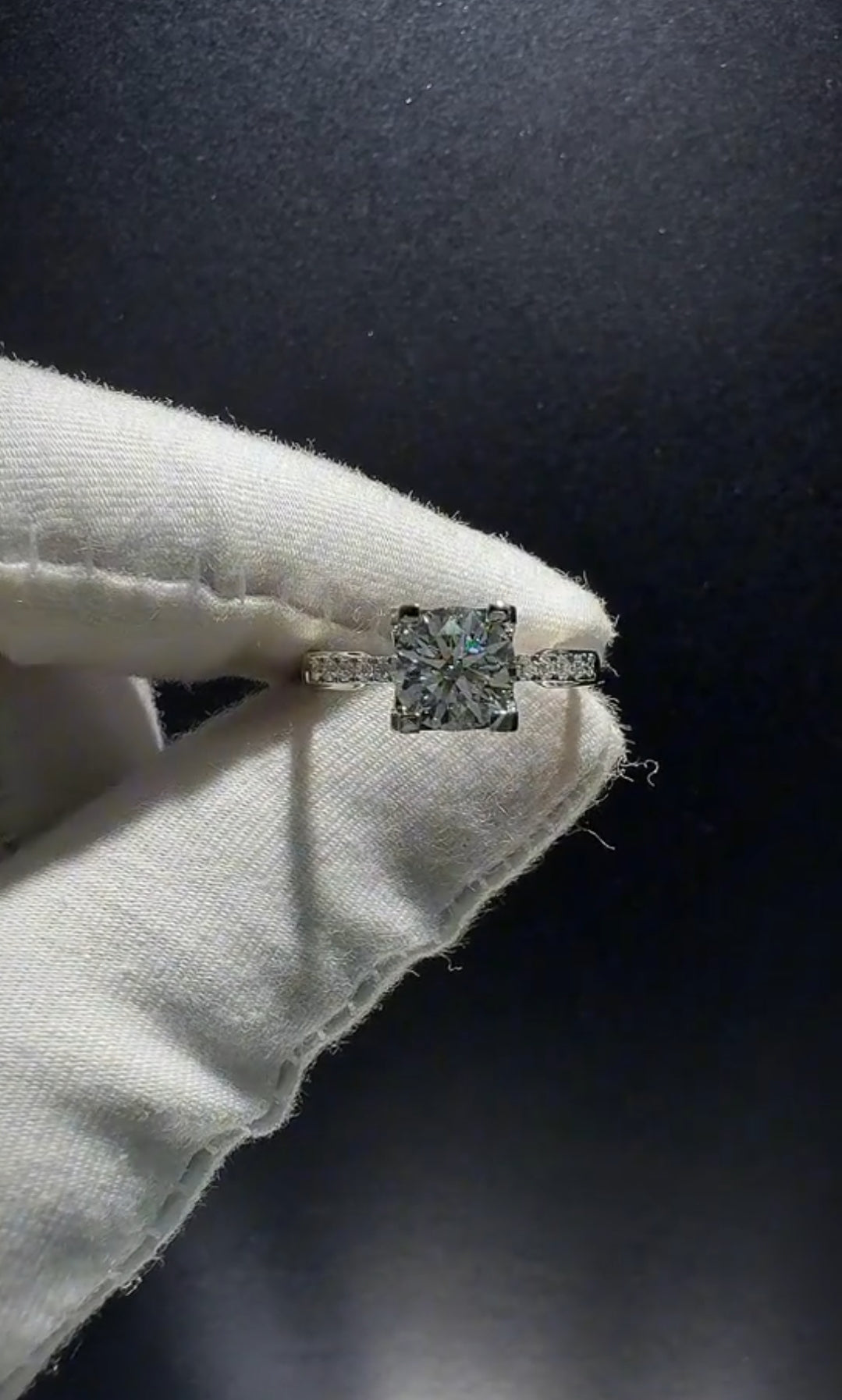Elmivra 1ct round lab-grown diamond horn pavé ring in 18K white gold front view
