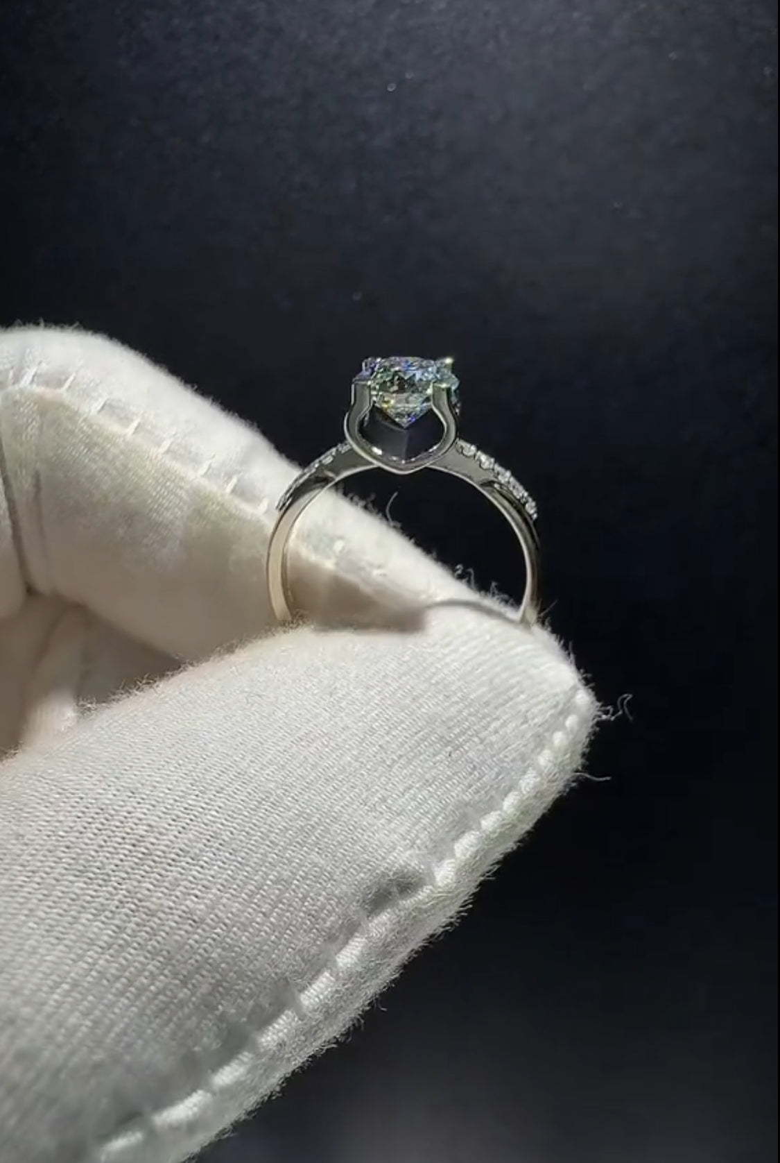 Elmivra 1ct round lab-grown diamond ring with horn-shaped cathedral shoulders side detail